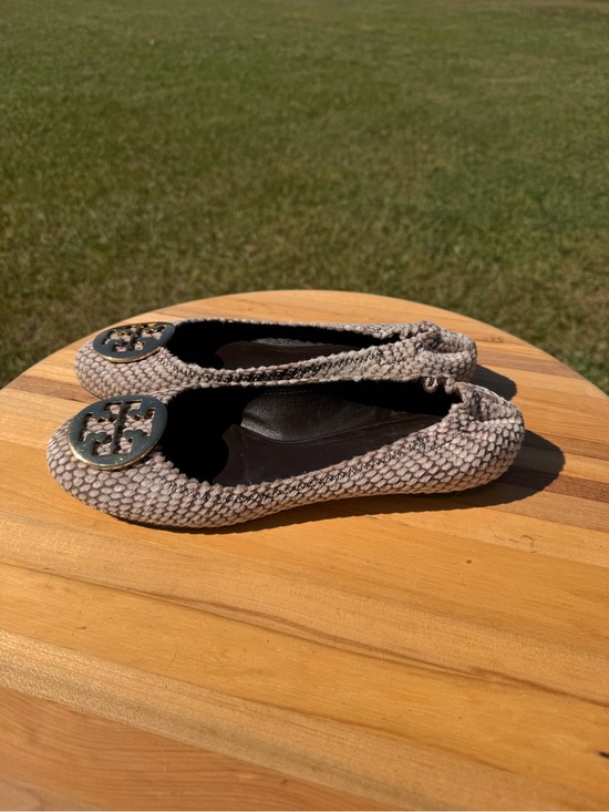 Tory Burch Shoes - Ladies Tory Burch Taupe Woven Reva Logo Ballet Flats